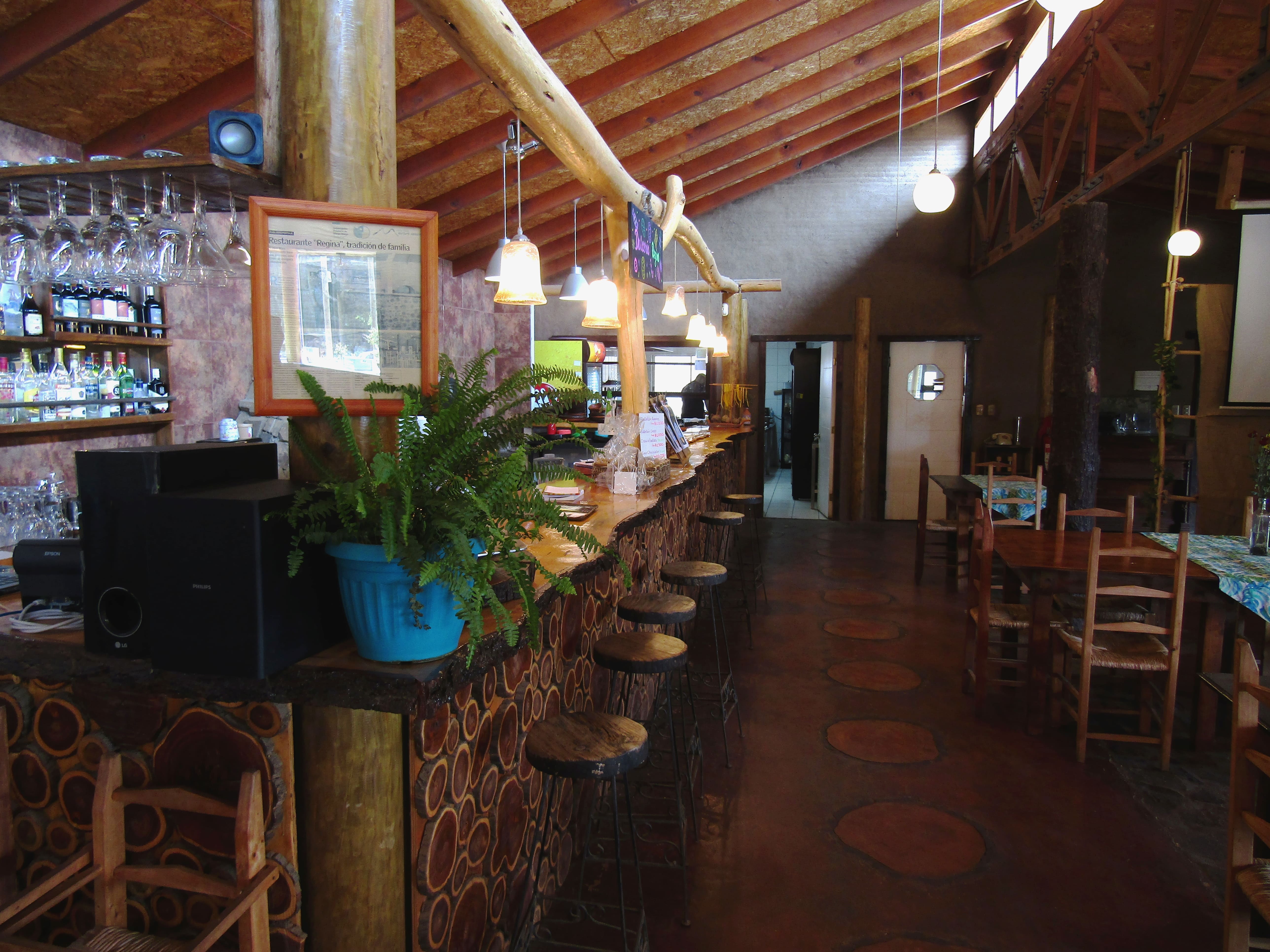Vista de la barra del restaurante